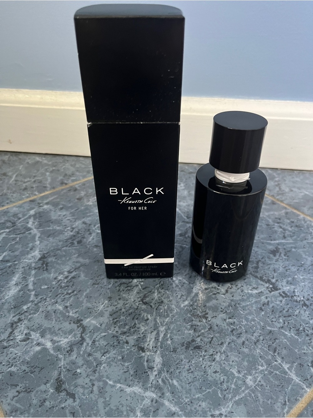 Kenneth Cole Black Women's Fragrance Bottle and Box - Black